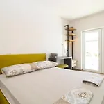 Willa Modern With Private Pool And Garden Pula