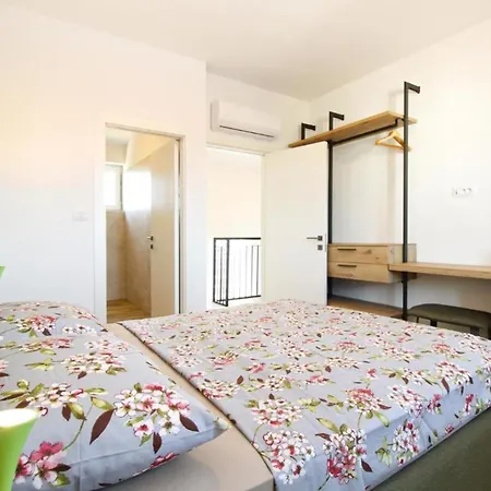 Modern With Private Pool And Garden Villa *