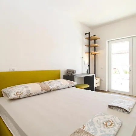 Villa Modern With Private Pool And Garden Pula