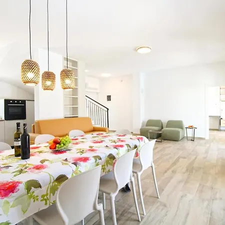 Modern With Private Pool And Garden Villa Pula