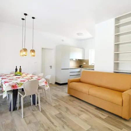 Modern With Private Pool And Garden Pula