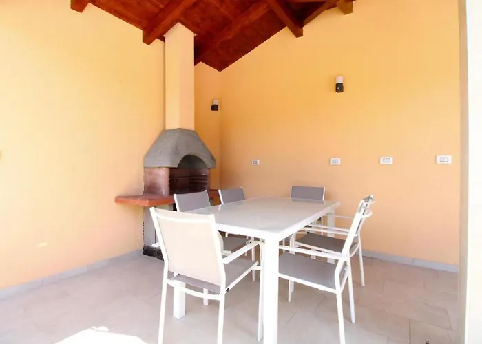 Modern With Private Pool And Garden Póla