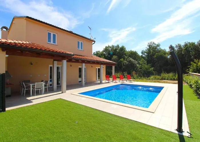 Modern With Private Pool And Garden Villa