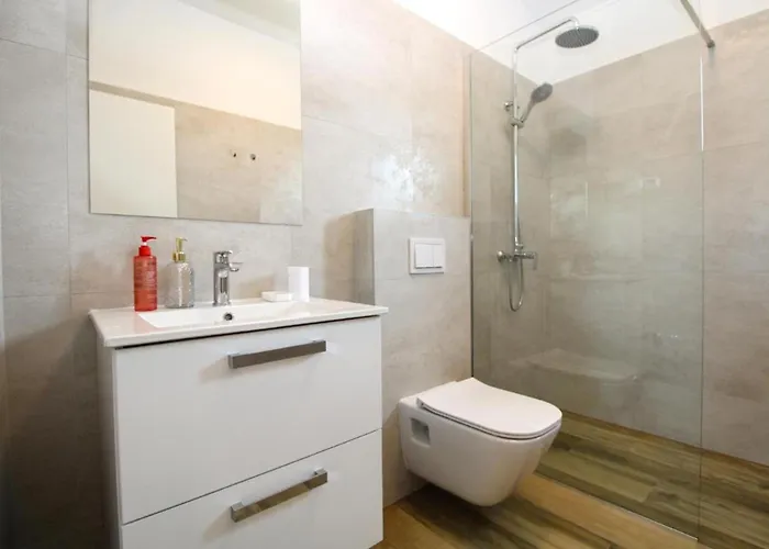 Vila Modern With Private Pool And Garden