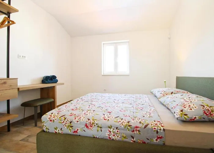 Modern With Private Pool And Garden Póla