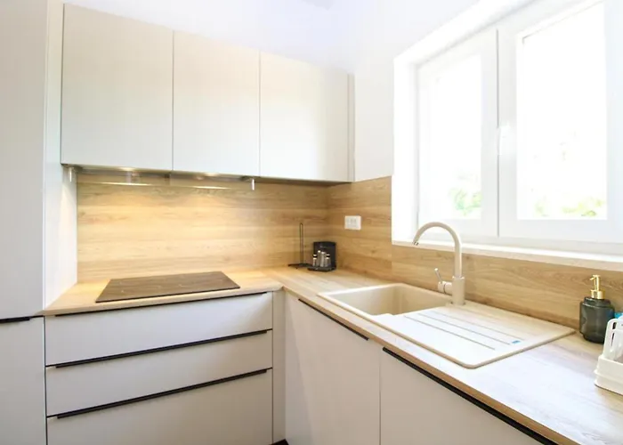 Vila Modern With Private Pool And Garden