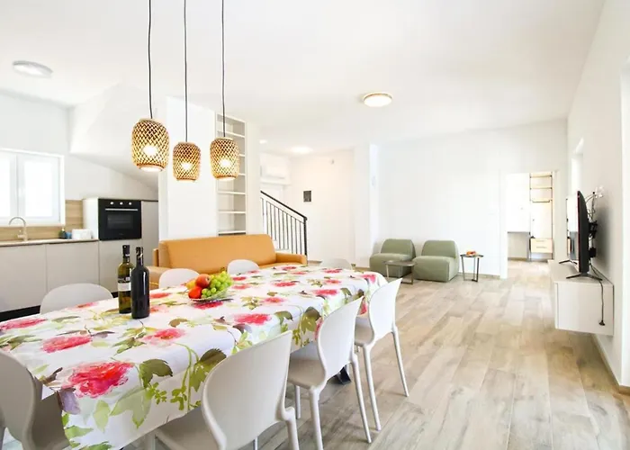 Modern With Private Pool And Garden Vila Pula