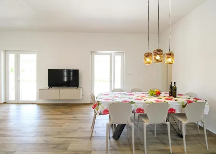 Modern With Private Pool And Garden * Póla