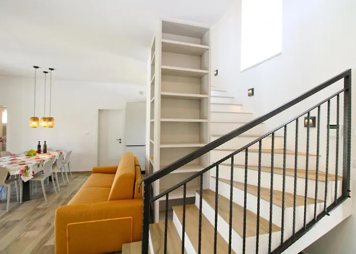 Vila Modern With Private Pool And Garden