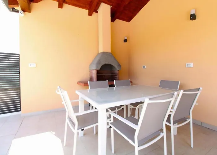 Modern With Private Pool And Garden Villa Póla