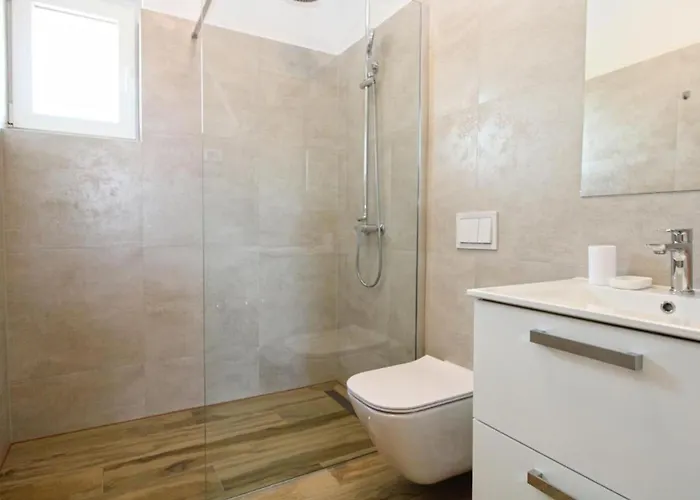 Modern With Private Pool And Garden Vila