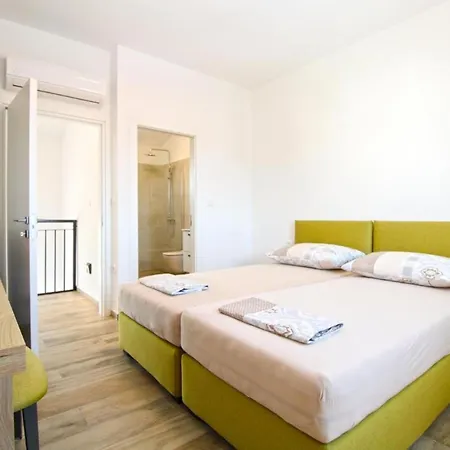 Modern With Private Pool And Garden Póla