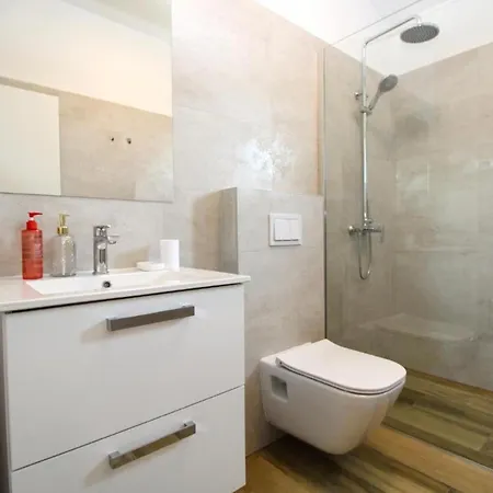 Вілла Modern With Private Pool And Garden