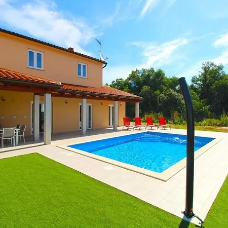 Villa Modern With Private Pool And Garden Pula